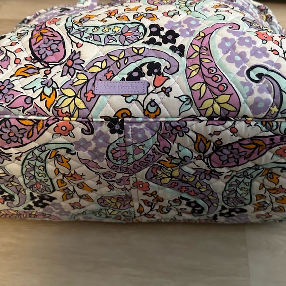 New VERA BRADLEY MEDIUM TRAVELER BAG TOTE WEEKENDER in Maddalena Paisley R$139 - Picture 7 of 8